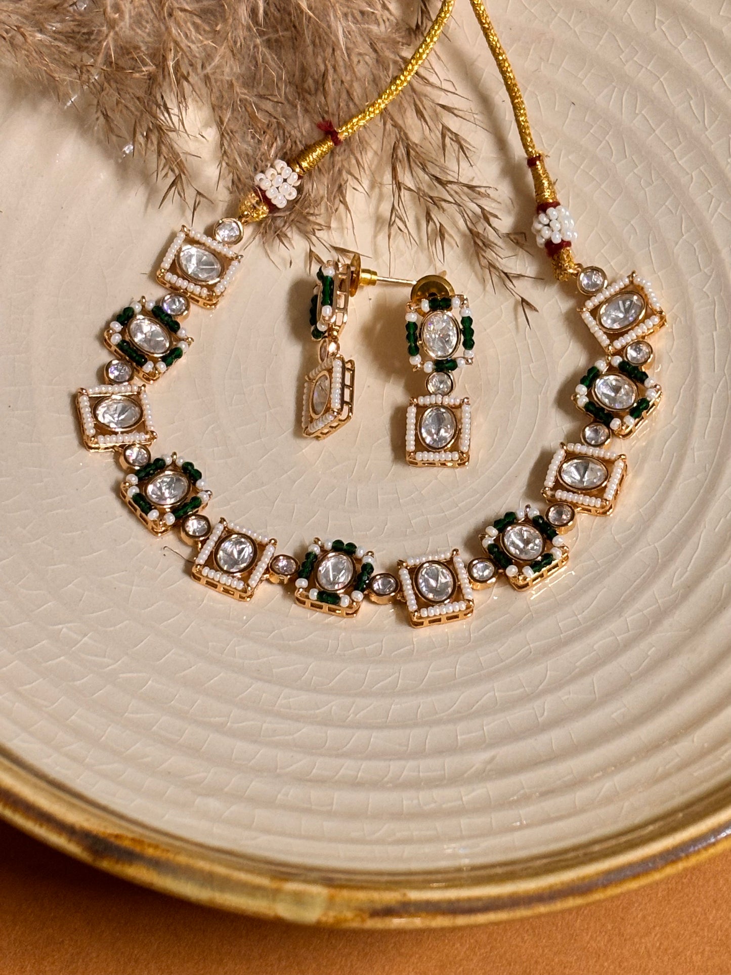 Delicate Jade & White Polki Necklace Set