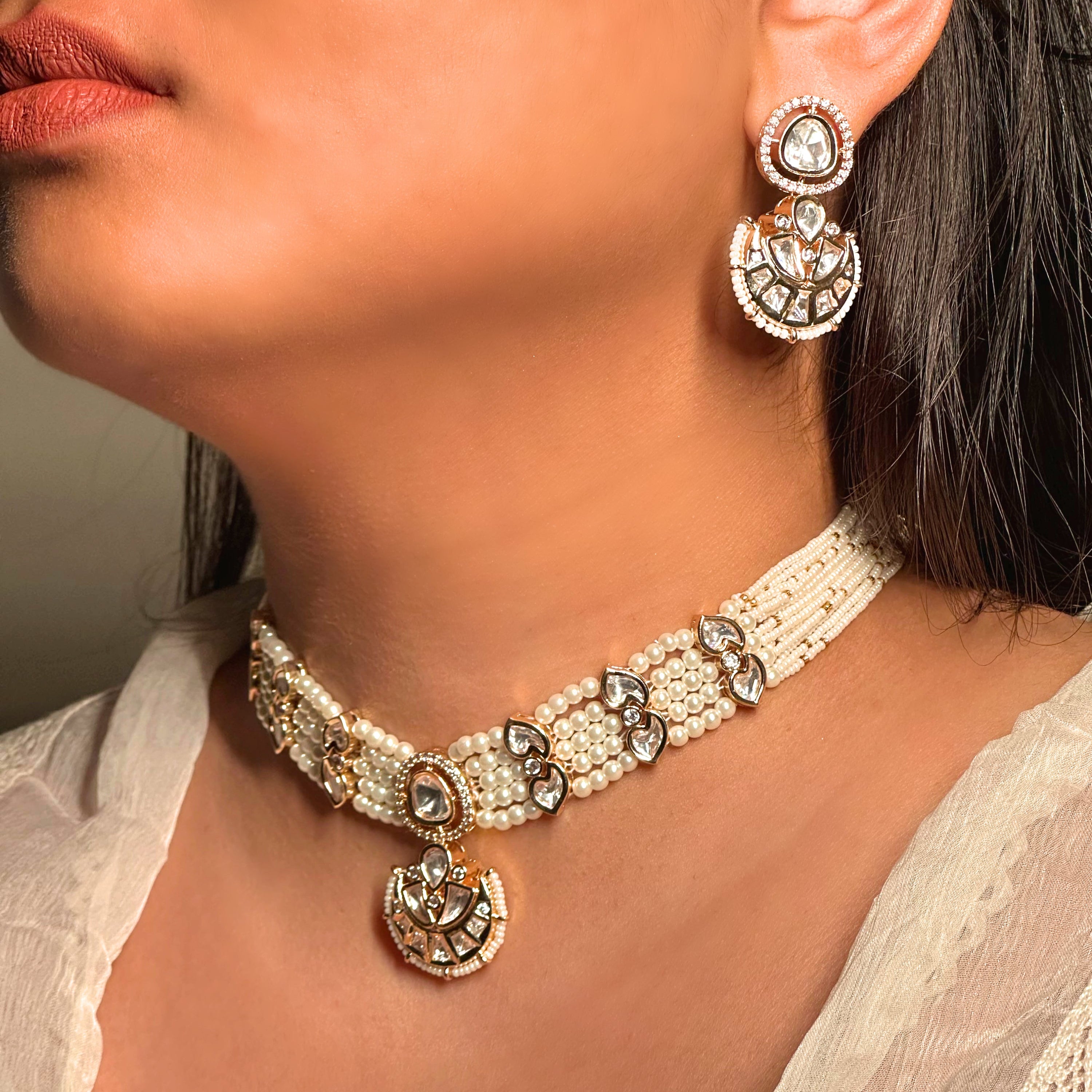Eshna Kundan Pearl Choker