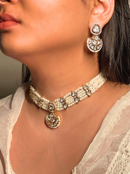 Eshna Kundan Pearl Choker