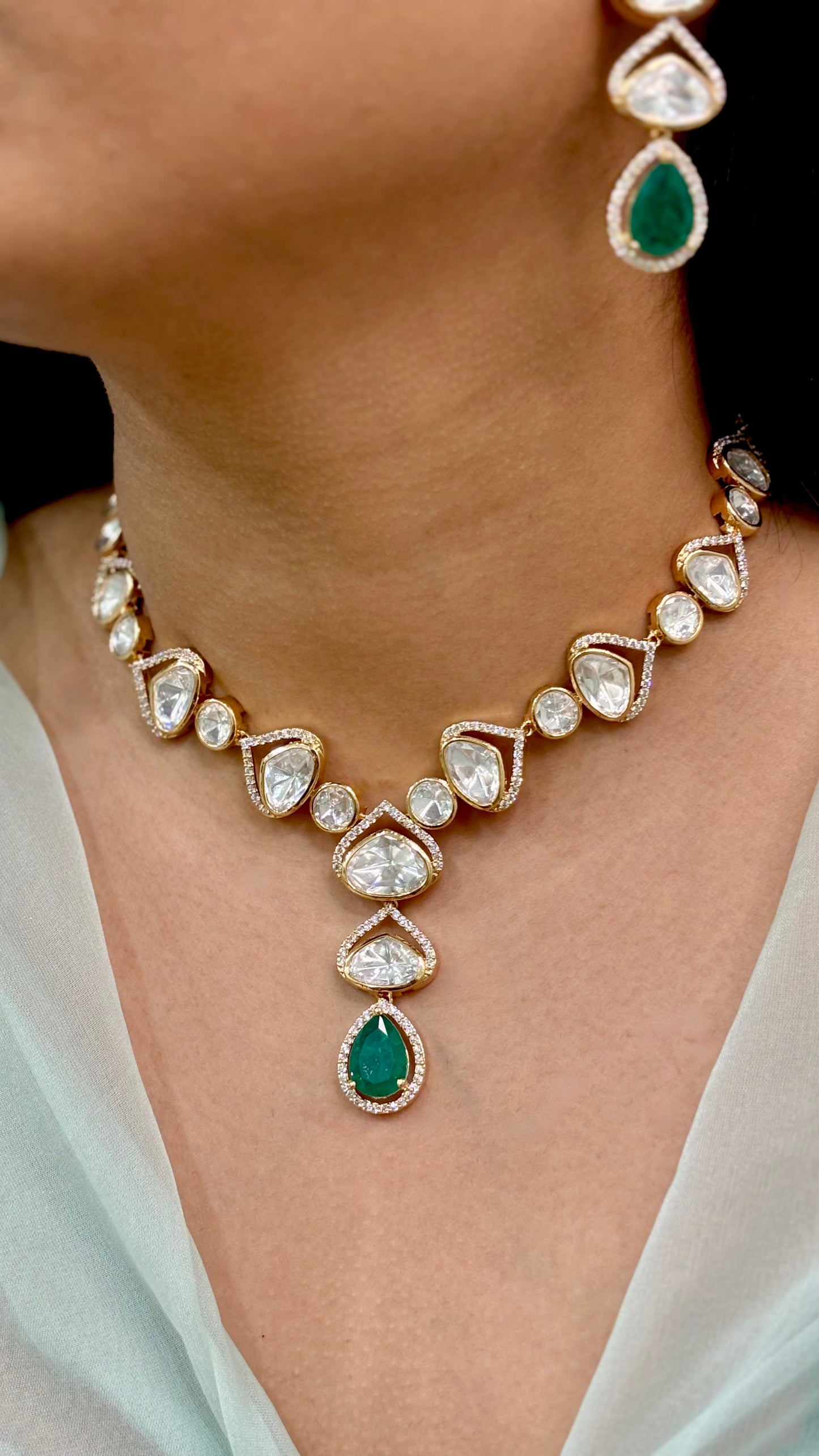 Sophisticated Emerald Polki & Kundan Necklace