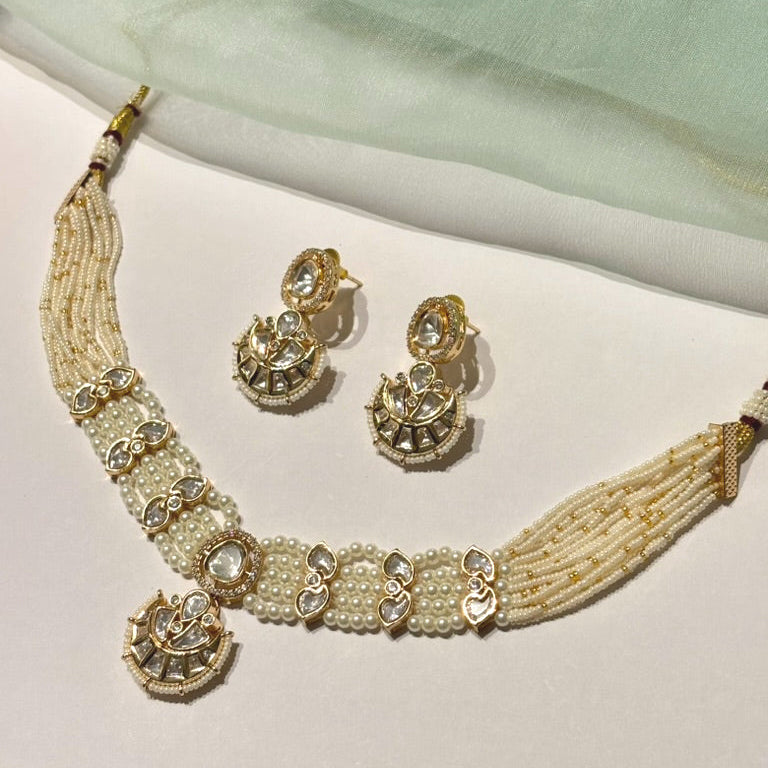 Eshna Kundan Pearl Choker