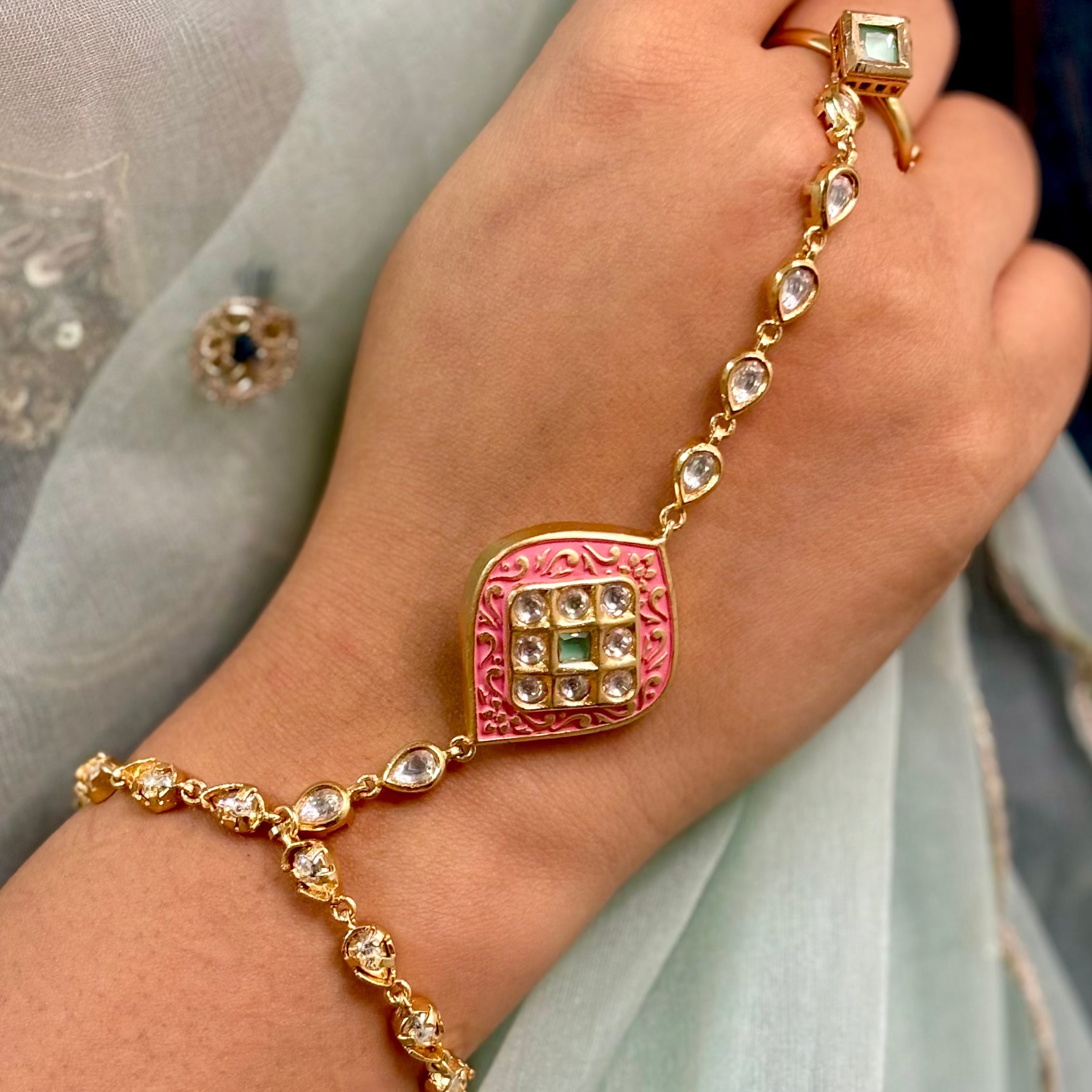 Vintage Radiance Kundan Haathphool