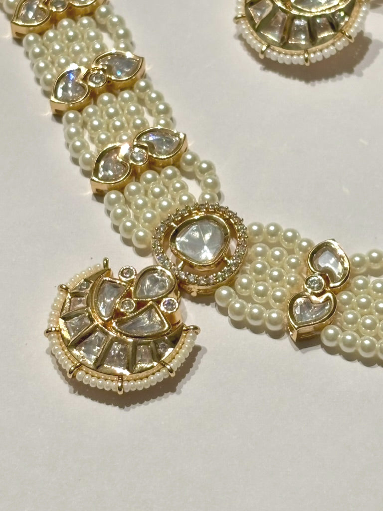 Eshna Kundan Pearl Choker