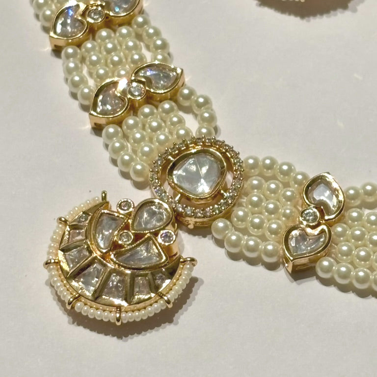 Eshna Kundan Pearl Choker