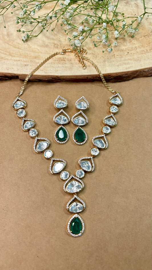 Sophisticated Emerald Polki & Kundan Necklace