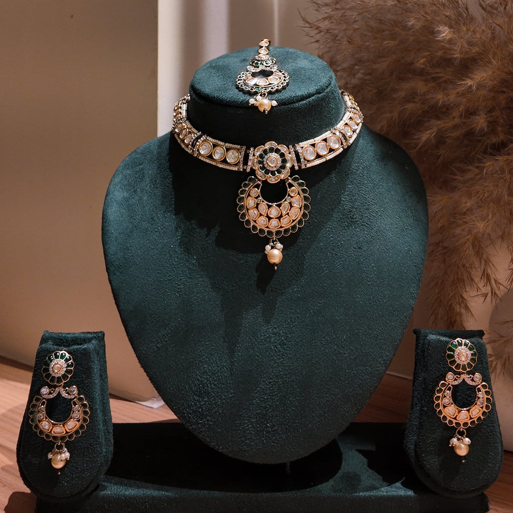 Emerald Green Uncut Polki Necklace Set with Maang Tikka