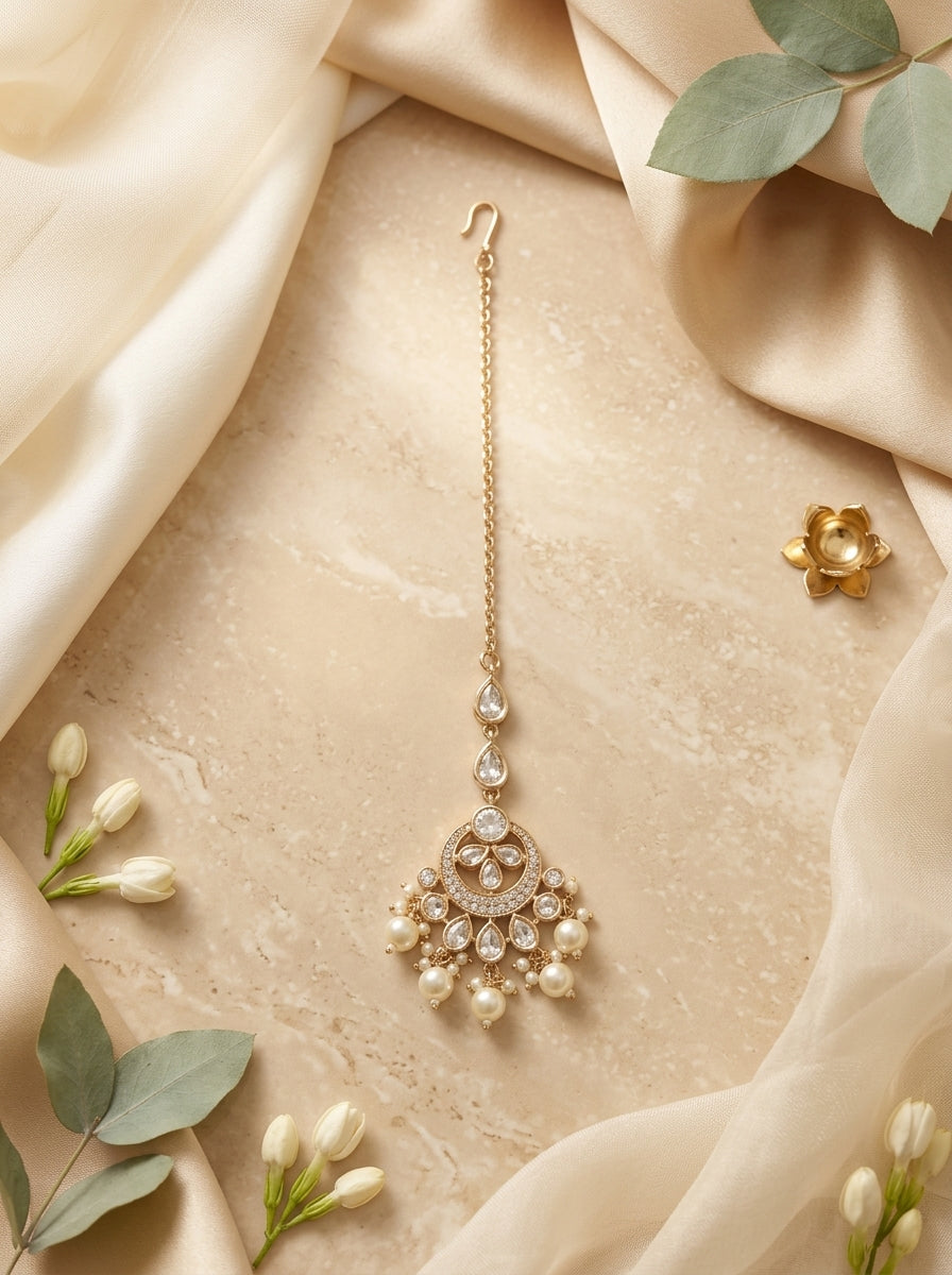 Sophisticated Minimal Polki & Kundan Maang Tikka