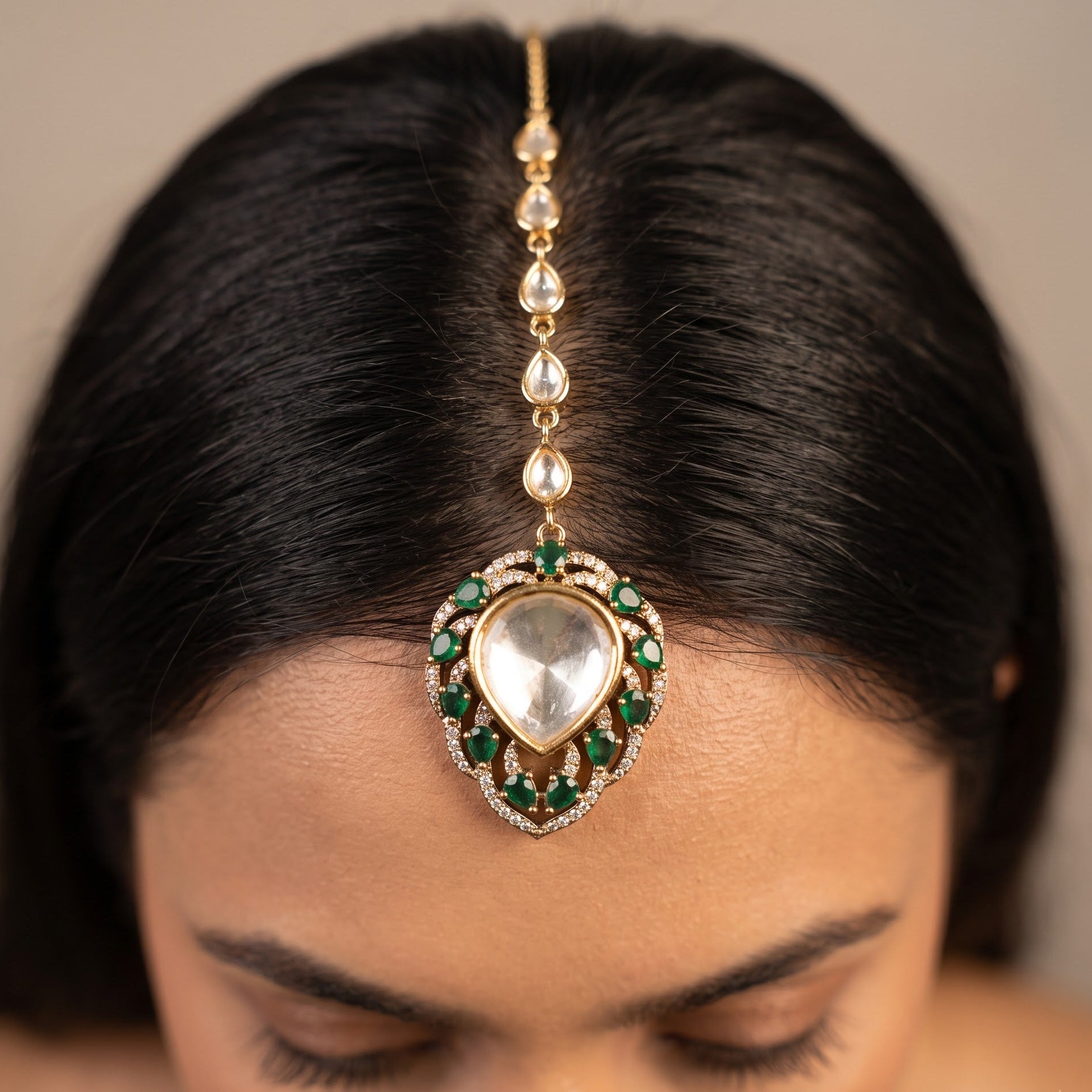 Emerald Bordered Uncut Polki Necklace Set with Maang Tikka