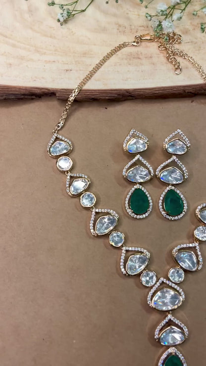 Sophisticated Emerald Polki & Kundan Necklace